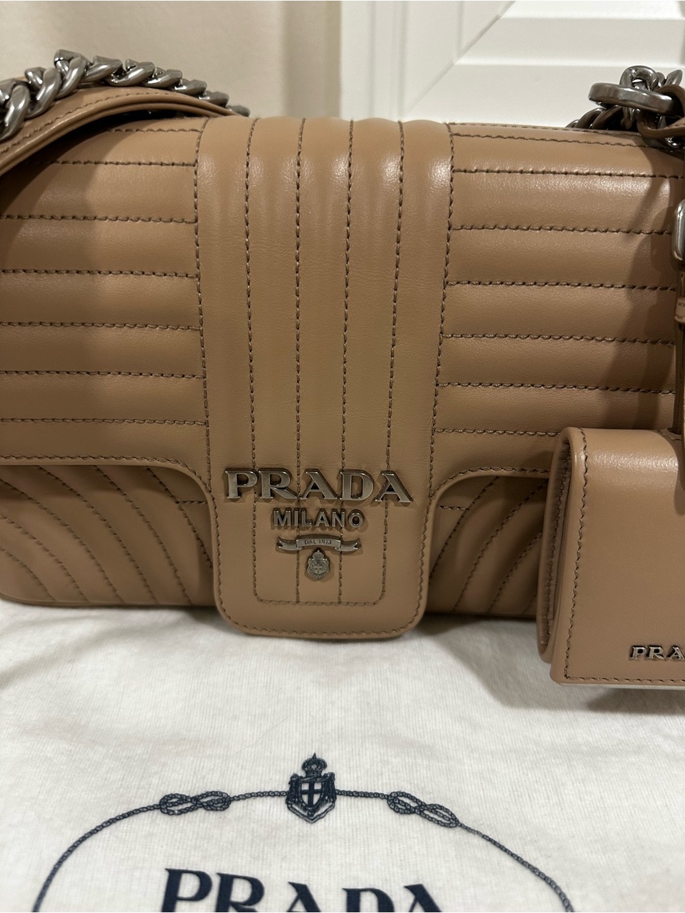 Prada Diagramme quilted leather chain flap shoulder bag medium - Picture 3 of 9